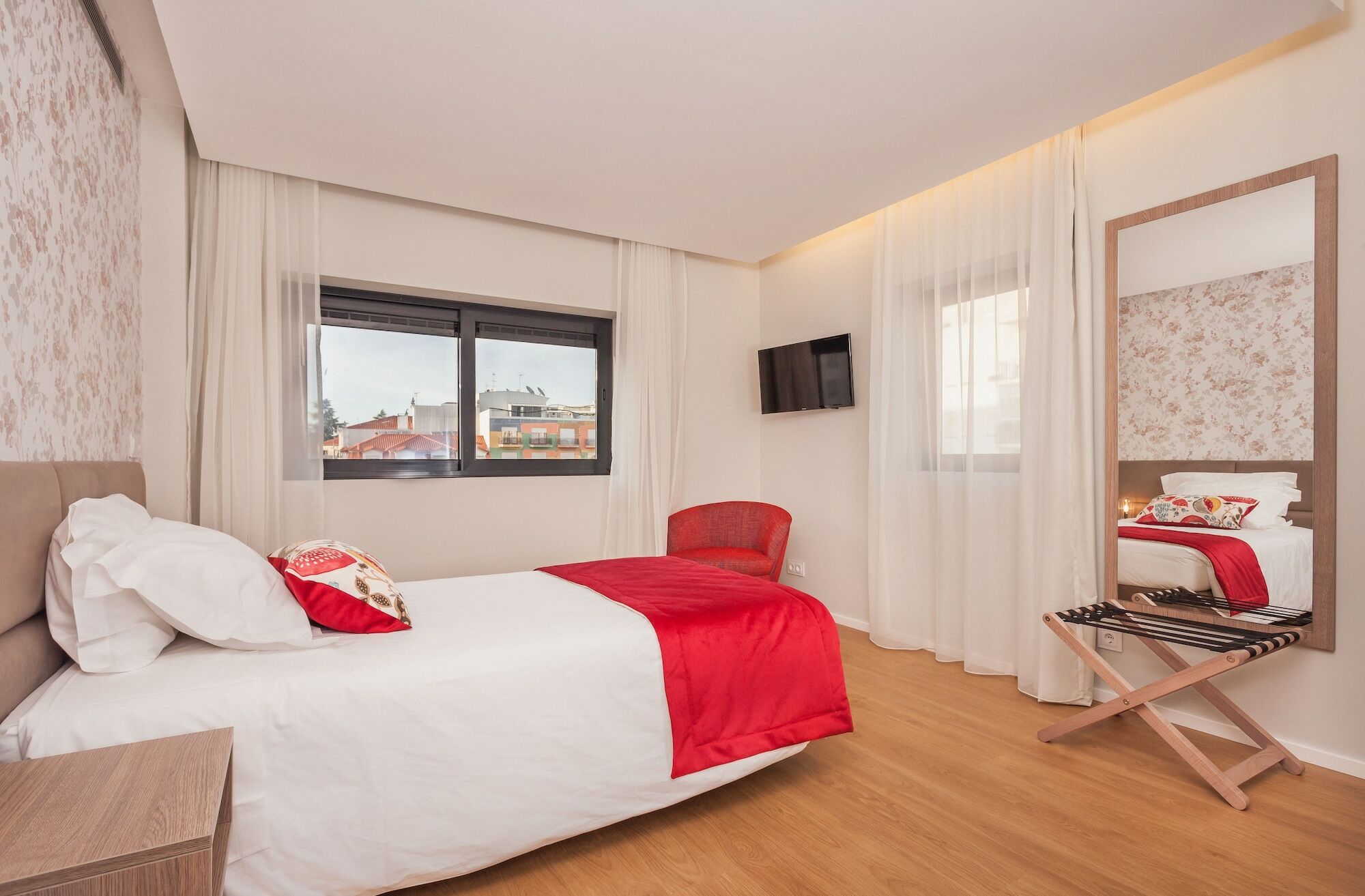 Essence Marianos Hotel